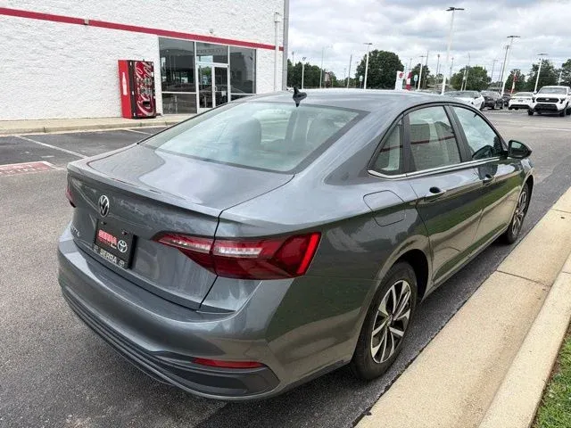 2024 Volkswagen Jetta 1.5T S thumbnail 9