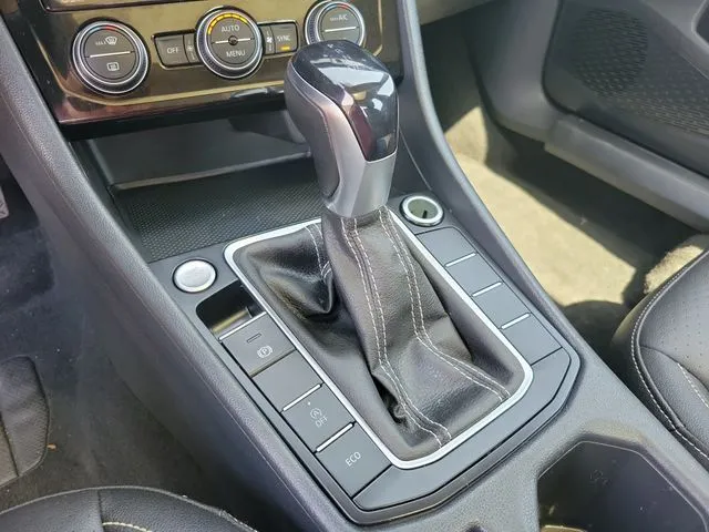 2024 Volkswagen Jetta 1.5T SE thumbnail 11
