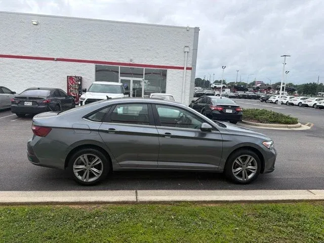 2024 Volkswagen Jetta 1.5T SE thumbnail 10