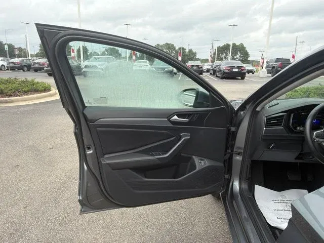 2024 Volkswagen Jetta 1.5T SE thumbnail 23