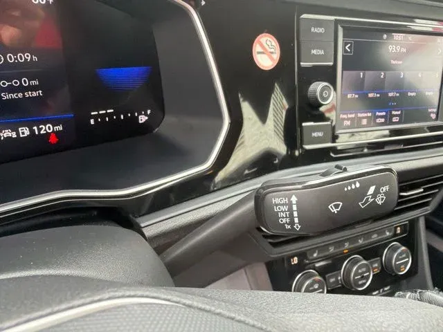 2024 Volkswagen Jetta 1.5T SE thumbnail 33
