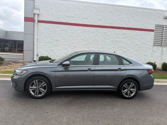 2024 Volkswagen Jetta 1.5T SE thumbnail 4