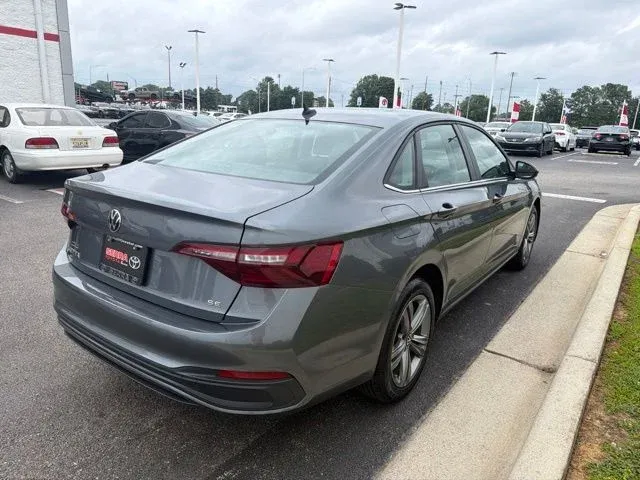 2024 Volkswagen Jetta 1.5T SE thumbnail 9
