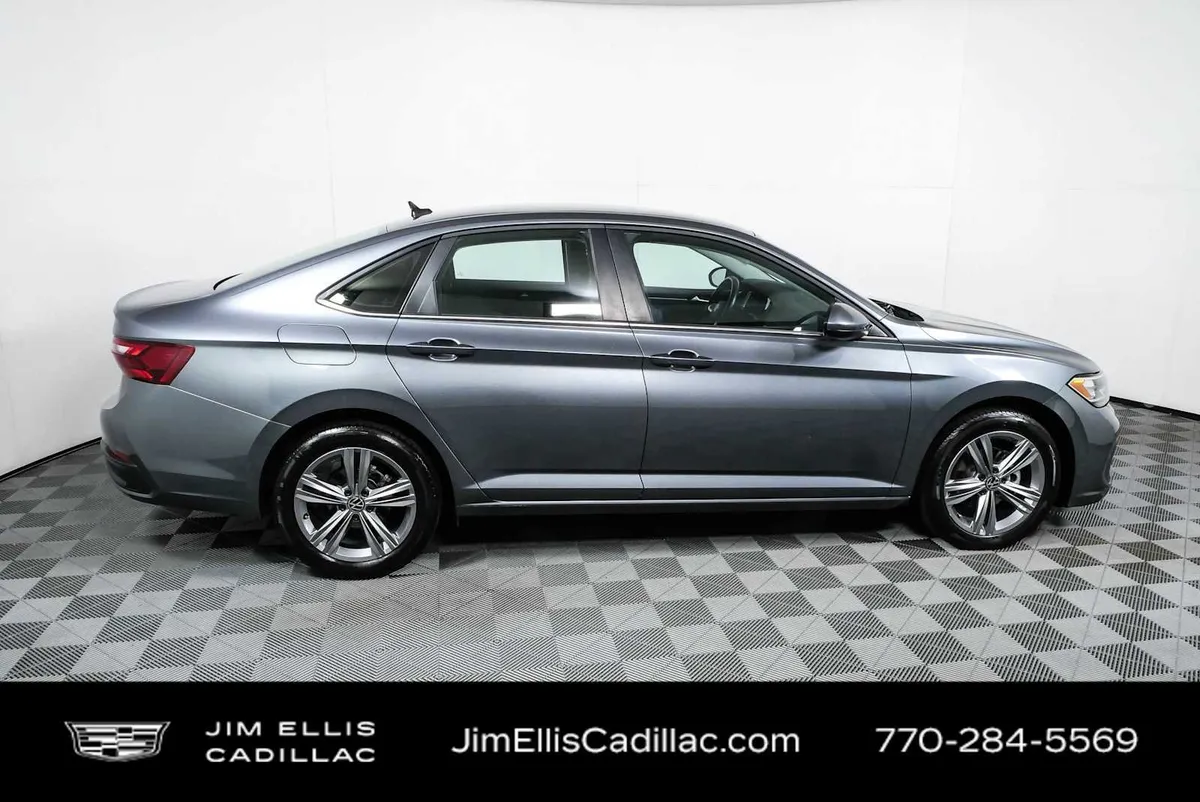 2024 Volkswagen Jetta SE thumbnail 2