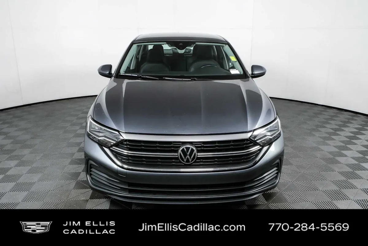 2024 Volkswagen Jetta SE thumbnail 23