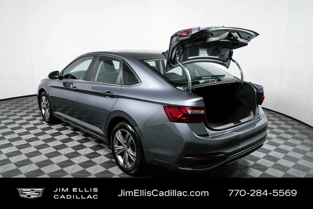 2024 Volkswagen Jetta SE thumbnail 29