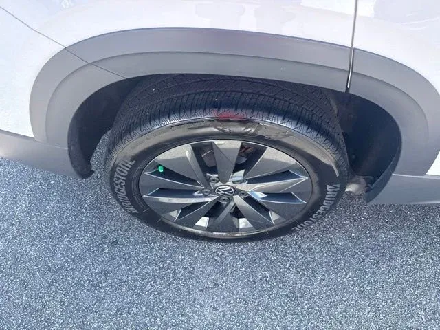2024 Volkswagen Taos 1.5T S thumbnail 10