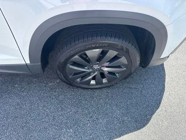 2024 Volkswagen Taos 1.5T S thumbnail 11