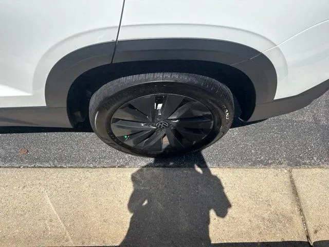2024 Volkswagen Taos 1.5T S thumbnail 13