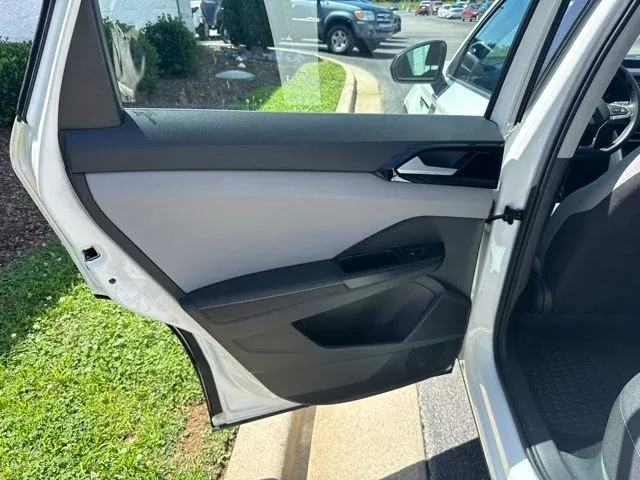 2024 Volkswagen Taos 1.5T S thumbnail 15