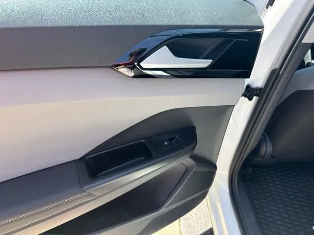 2024 Volkswagen Taos 1.5T S thumbnail 16