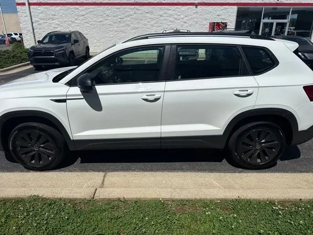 2024 Volkswagen Taos 1.5T S thumbnail 4