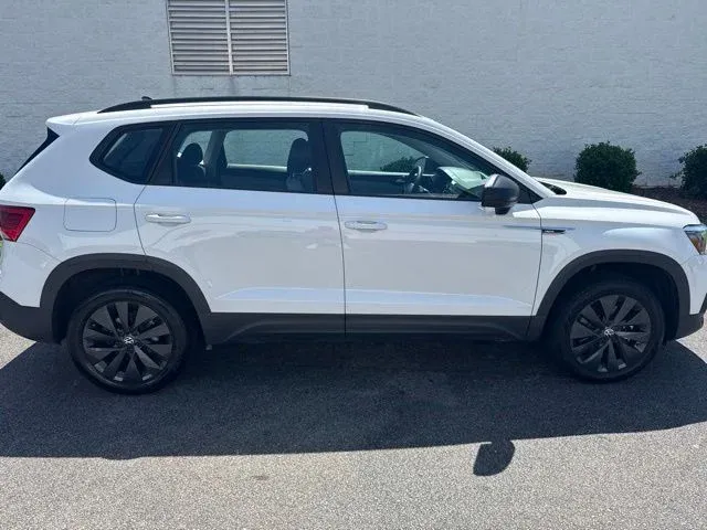 2024 Volkswagen Taos 1.5T S thumbnail 8