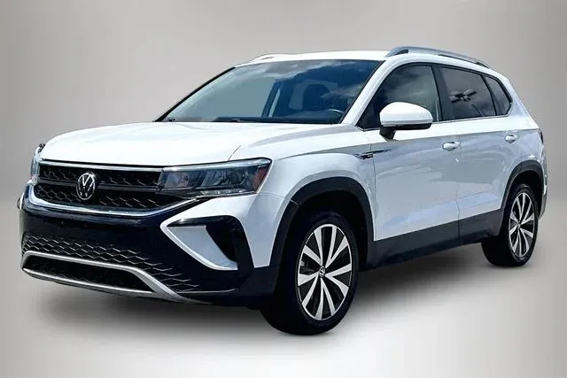 2024 Volkswagen Taos 1.5T SE thumbnail 2