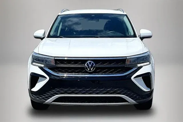 2024 Volkswagen Taos 1.5T SE thumbnail 3