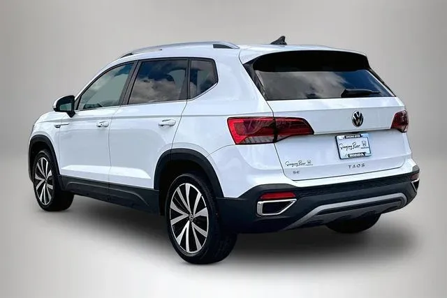 2024 Volkswagen Taos 1.5T SE thumbnail 4