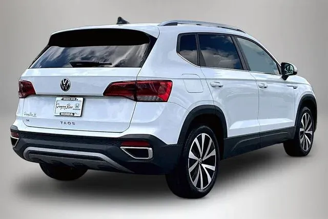 2024 Volkswagen Taos 1.5T SE thumbnail 5