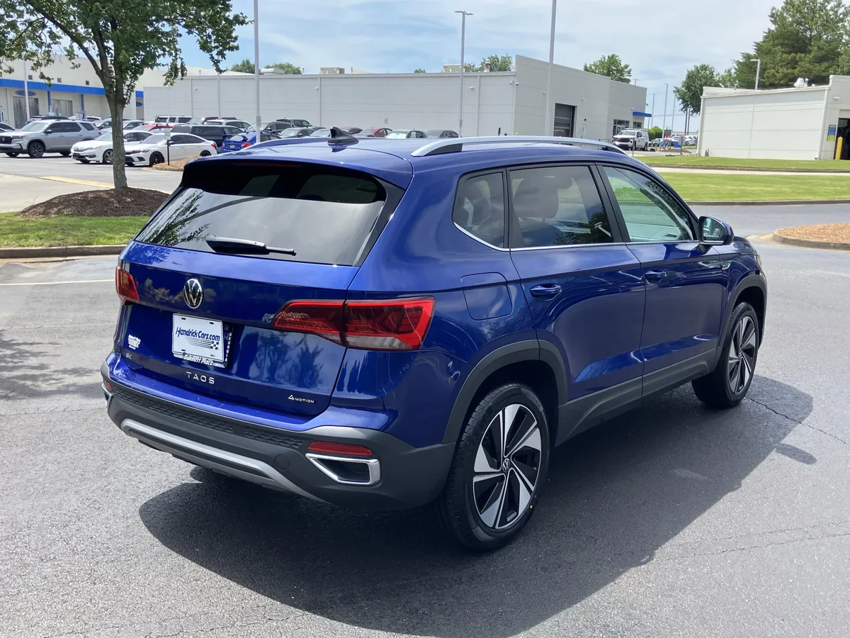2024 Volkswagen Taos SE 4MOTION thumbnail 10