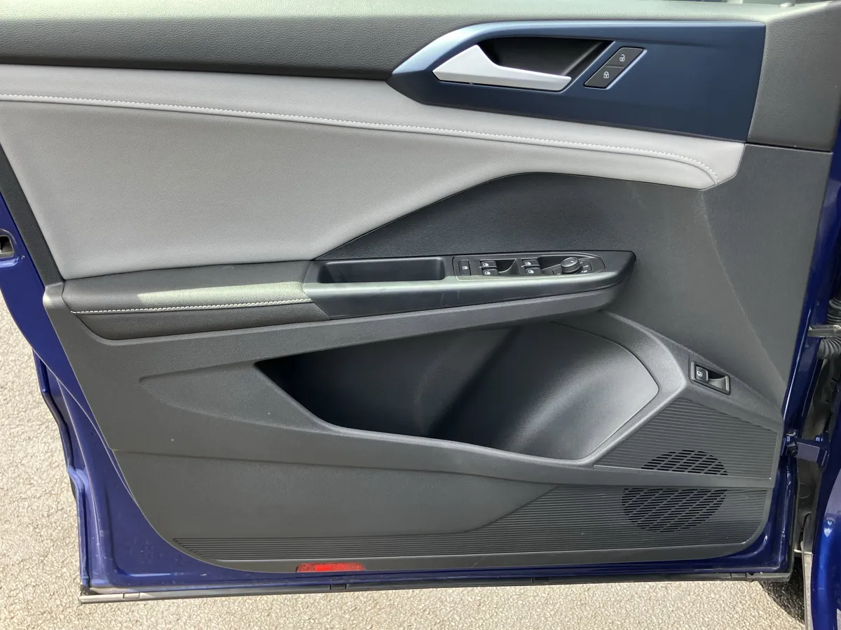 2024 Volkswagen Taos SE 4MOTION thumbnail 14