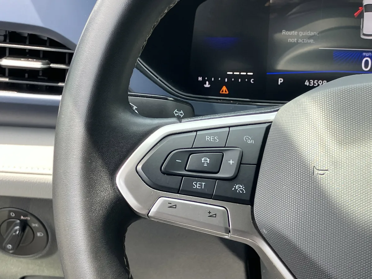 2024 Volkswagen Taos SE 4MOTION thumbnail 21