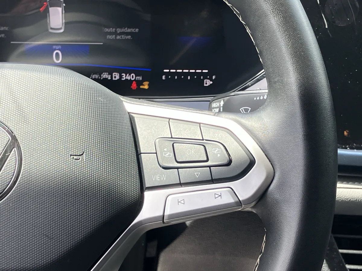2024 Volkswagen Taos SE 4MOTION thumbnail 22