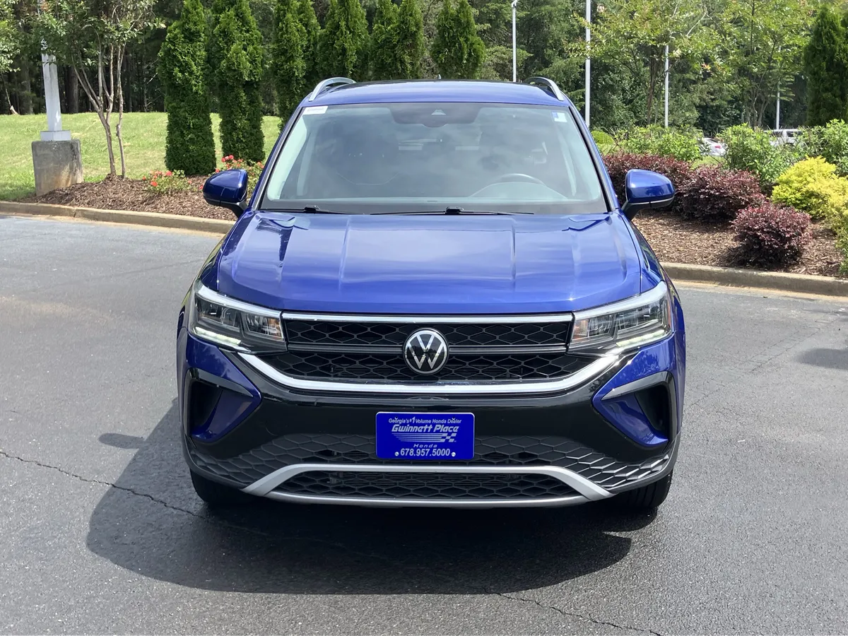 2024 Volkswagen Taos SE 4MOTION thumbnail 3