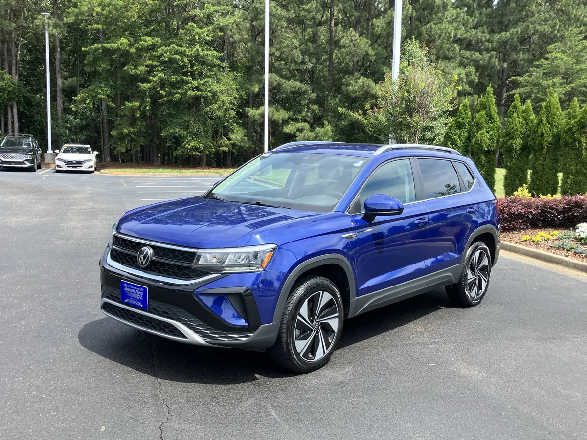 2024 Volkswagen Taos SE 4MOTION thumbnail 6