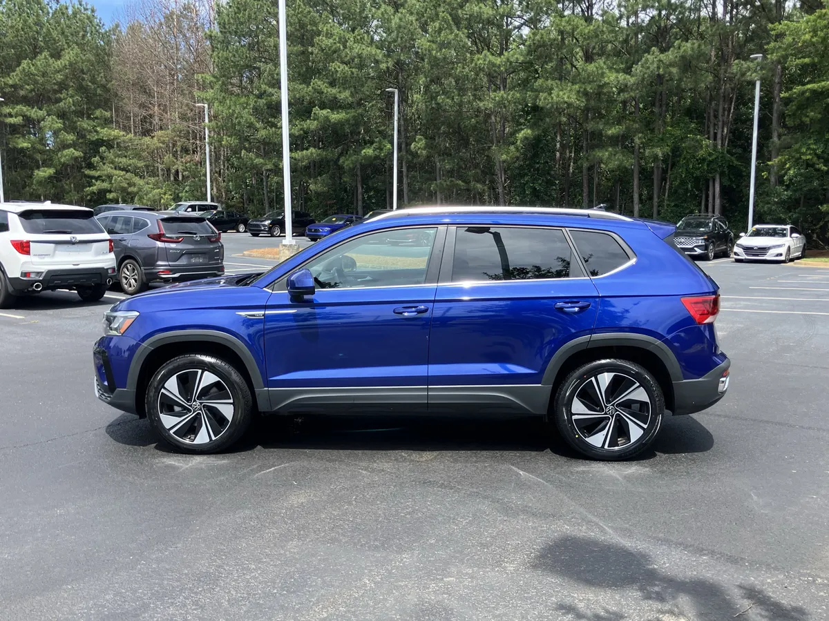 2024 Volkswagen Taos SE 4MOTION thumbnail 7