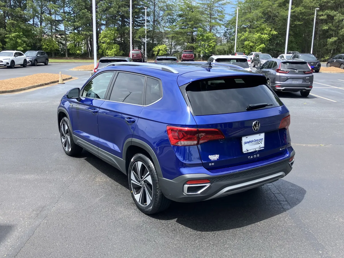2024 Volkswagen Taos SE 4MOTION thumbnail 8