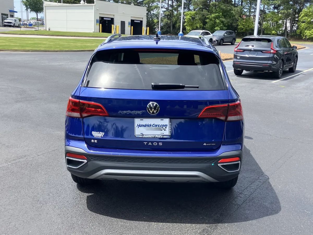 2024 Volkswagen Taos SE 4MOTION thumbnail 9