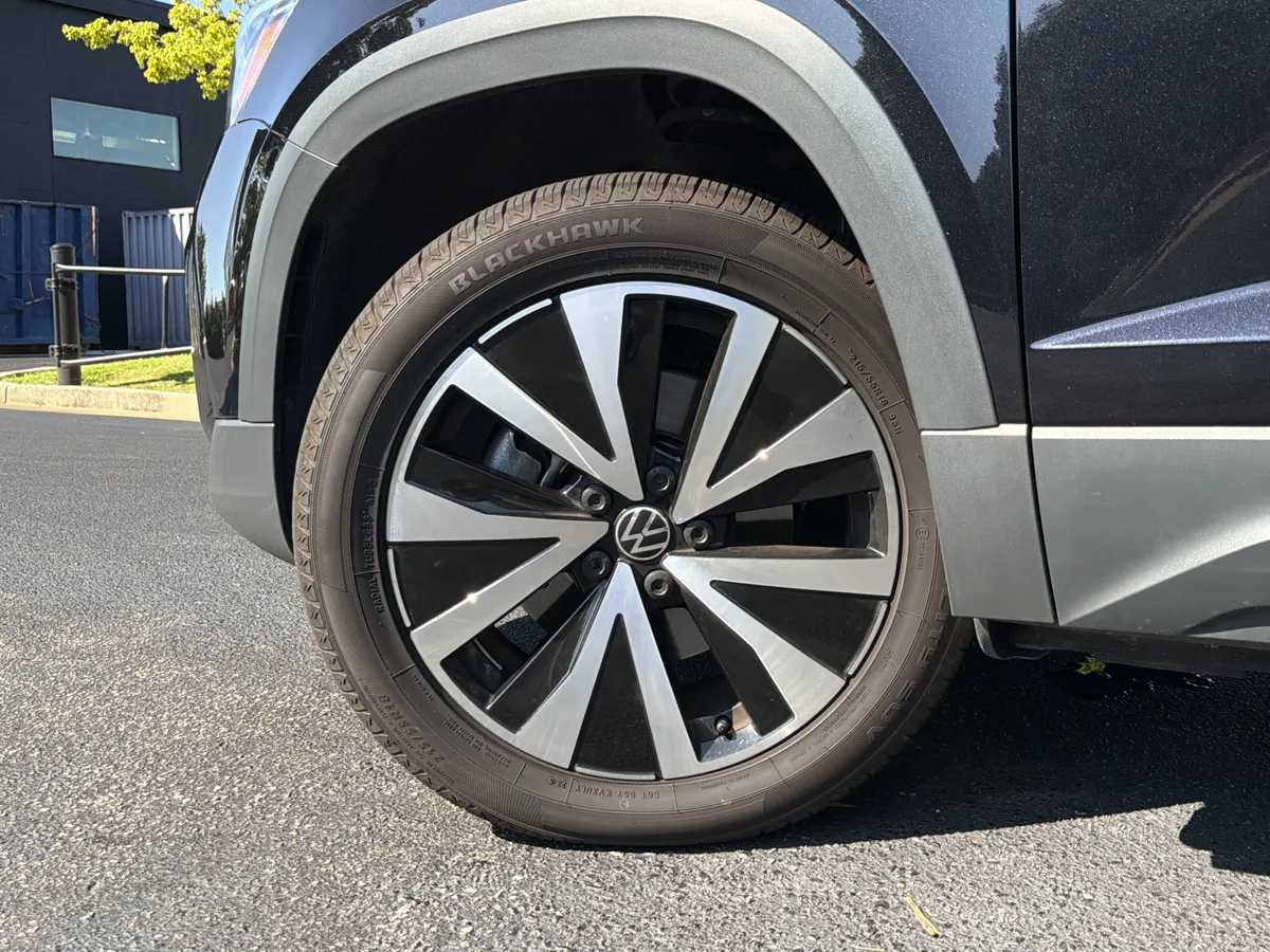 2024 Volkswagen Taos SE thumbnail 13