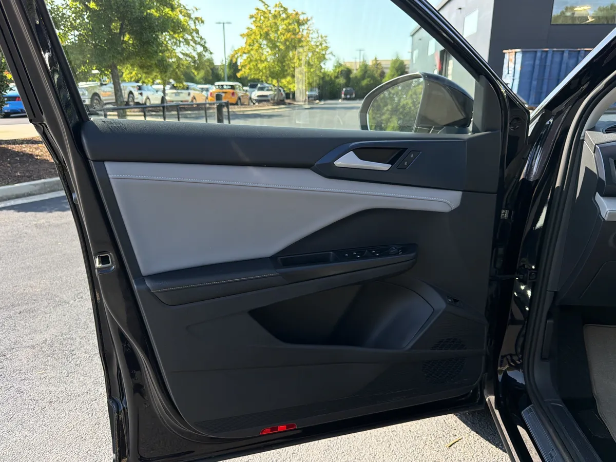 2024 Volkswagen Taos SE thumbnail 14