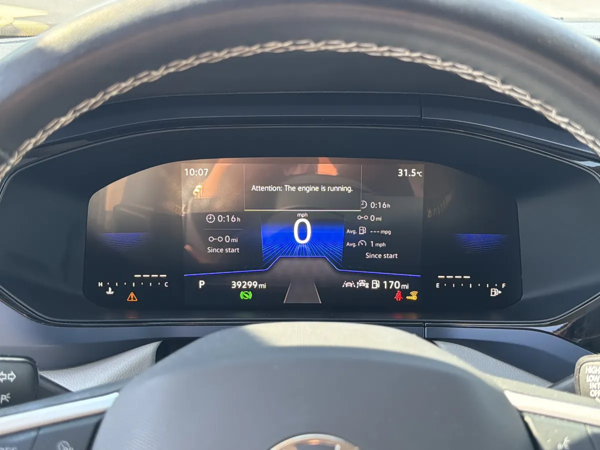 2024 Volkswagen Taos SE thumbnail 17