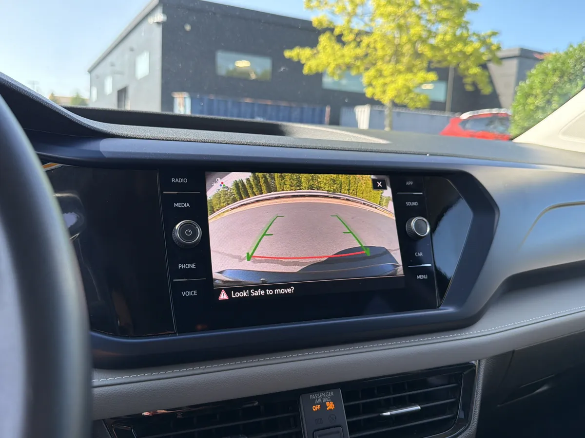 2024 Volkswagen Taos SE thumbnail 19
