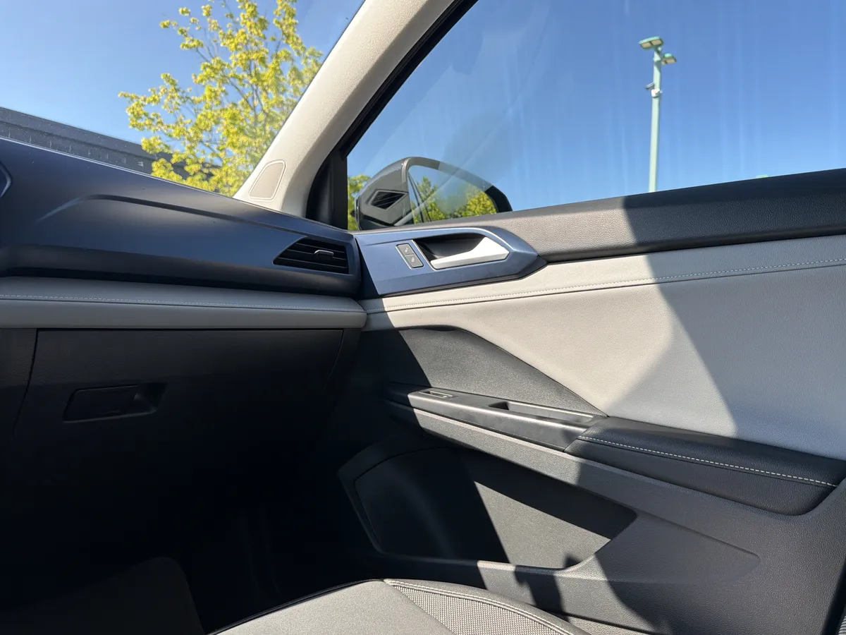 2024 Volkswagen Taos SE thumbnail 22
