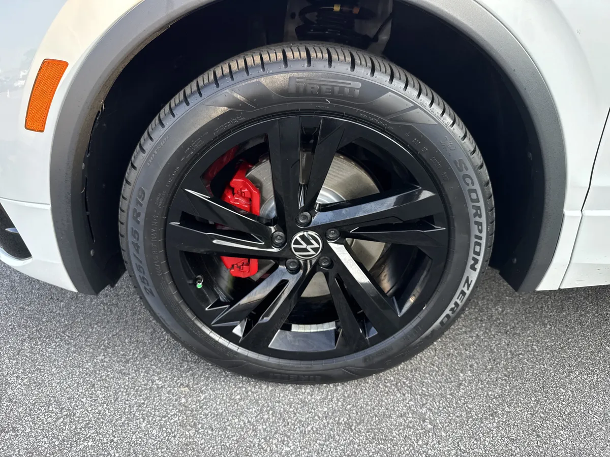 2024 Volkswagen Tiguan SE R-Line Black thumbnail 12