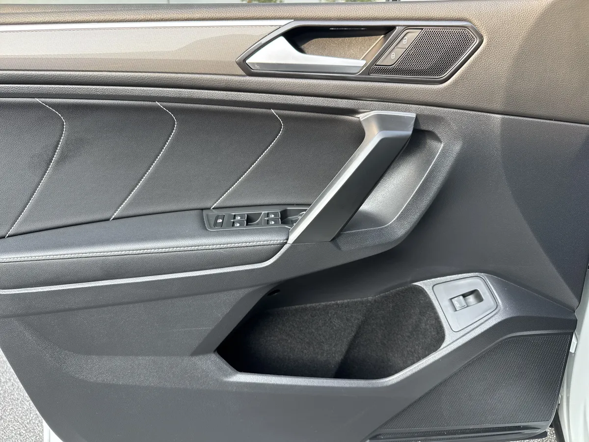 2024 Volkswagen Tiguan SE R-Line Black thumbnail 13