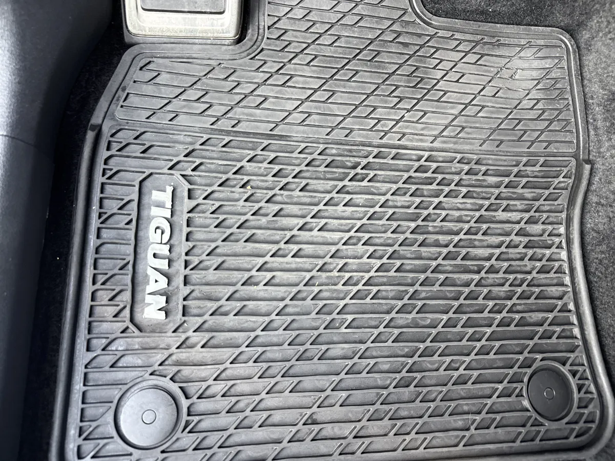 2024 Volkswagen Tiguan SE R-Line Black thumbnail 16