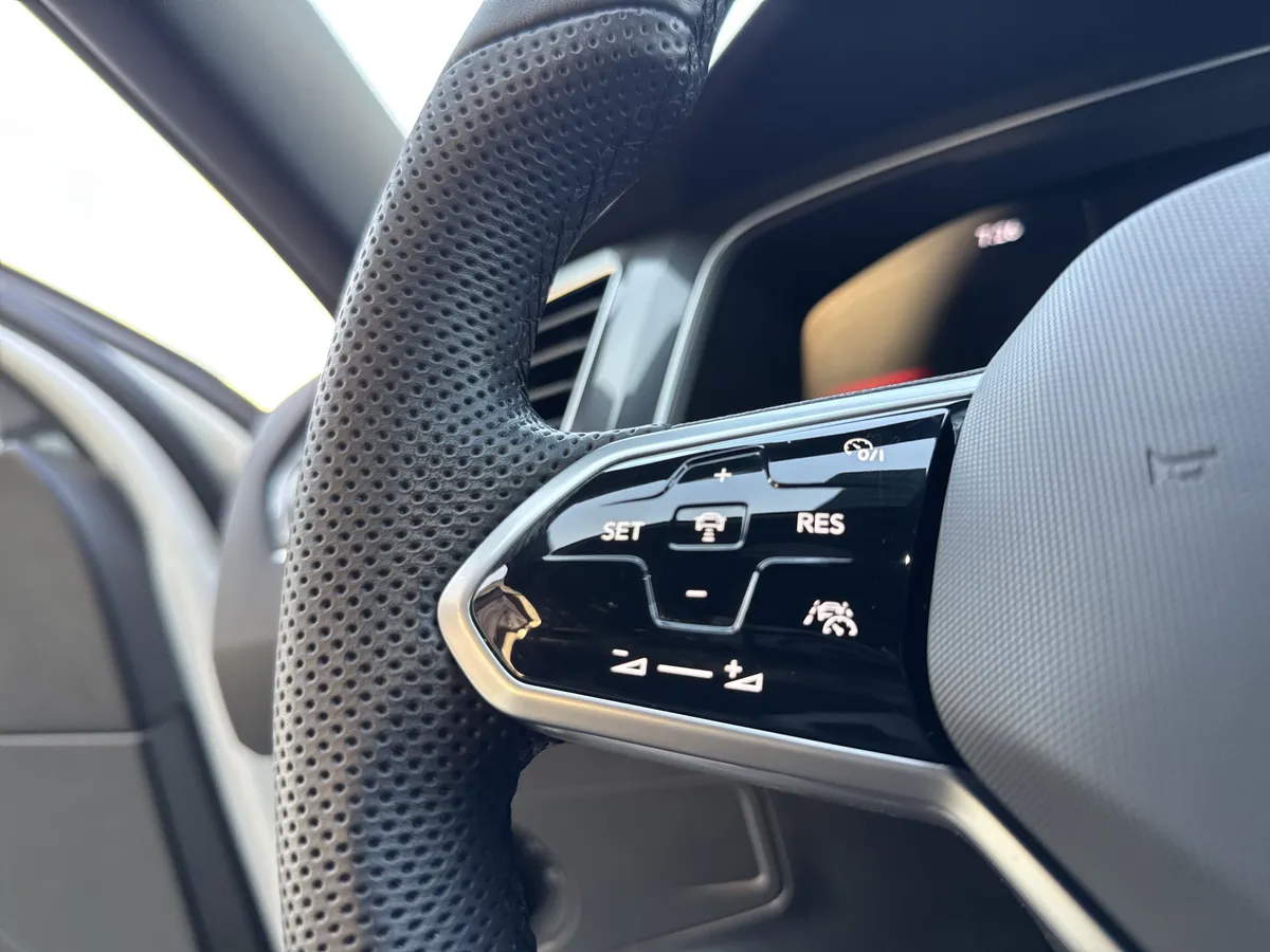 2024 Volkswagen Tiguan SE R-Line Black thumbnail 18