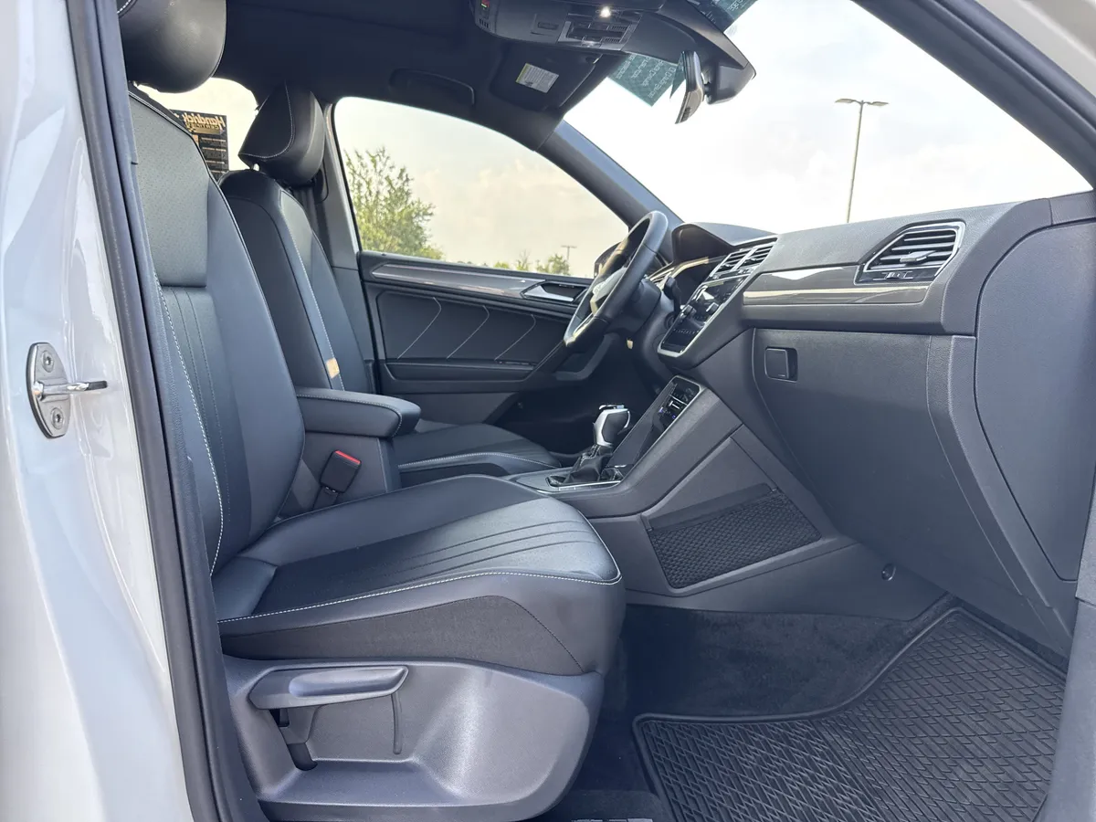 2024 Volkswagen Tiguan SE R-Line Black thumbnail 29