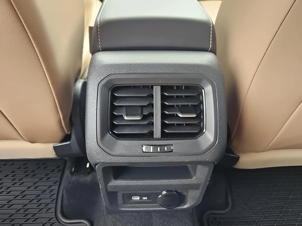 2024 Volkswagen Tiguan SE thumbnail 16