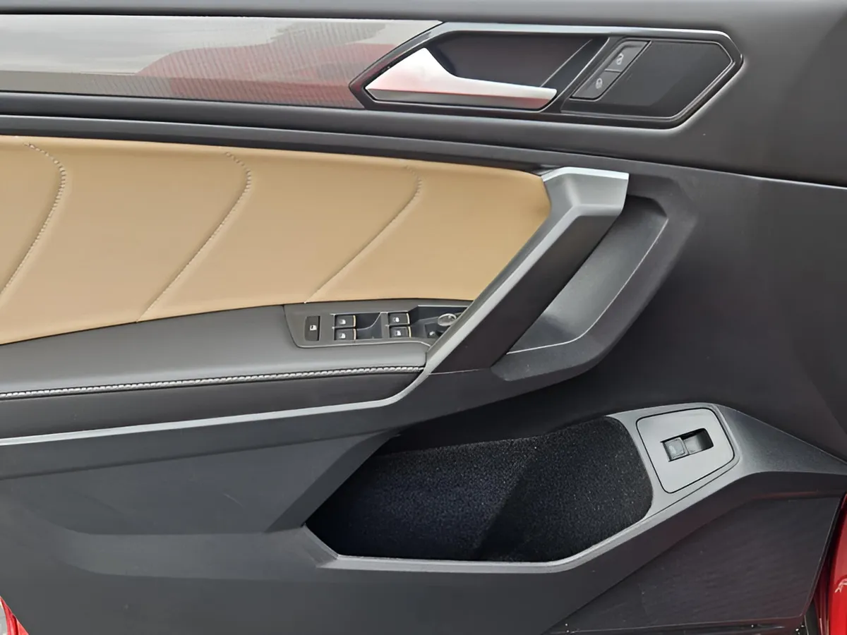 2024 Volkswagen Tiguan SE thumbnail 19