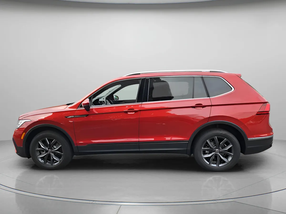 2024 Volkswagen Tiguan SE thumbnail 2