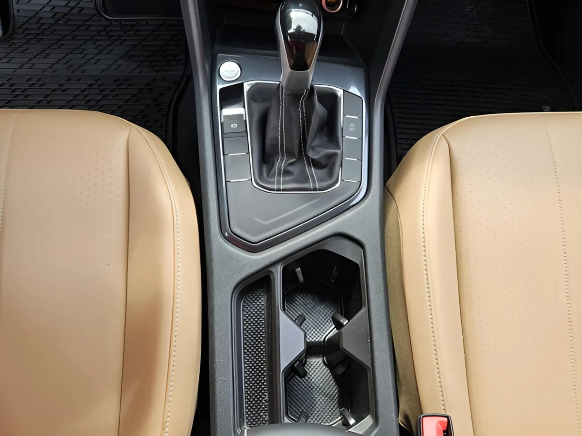 2024 Volkswagen Tiguan SE thumbnail 21