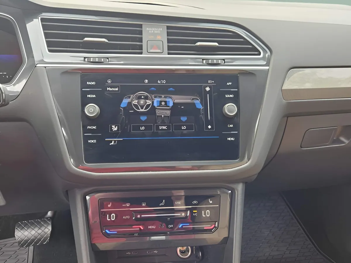 2024 Volkswagen Tiguan SE thumbnail 23
