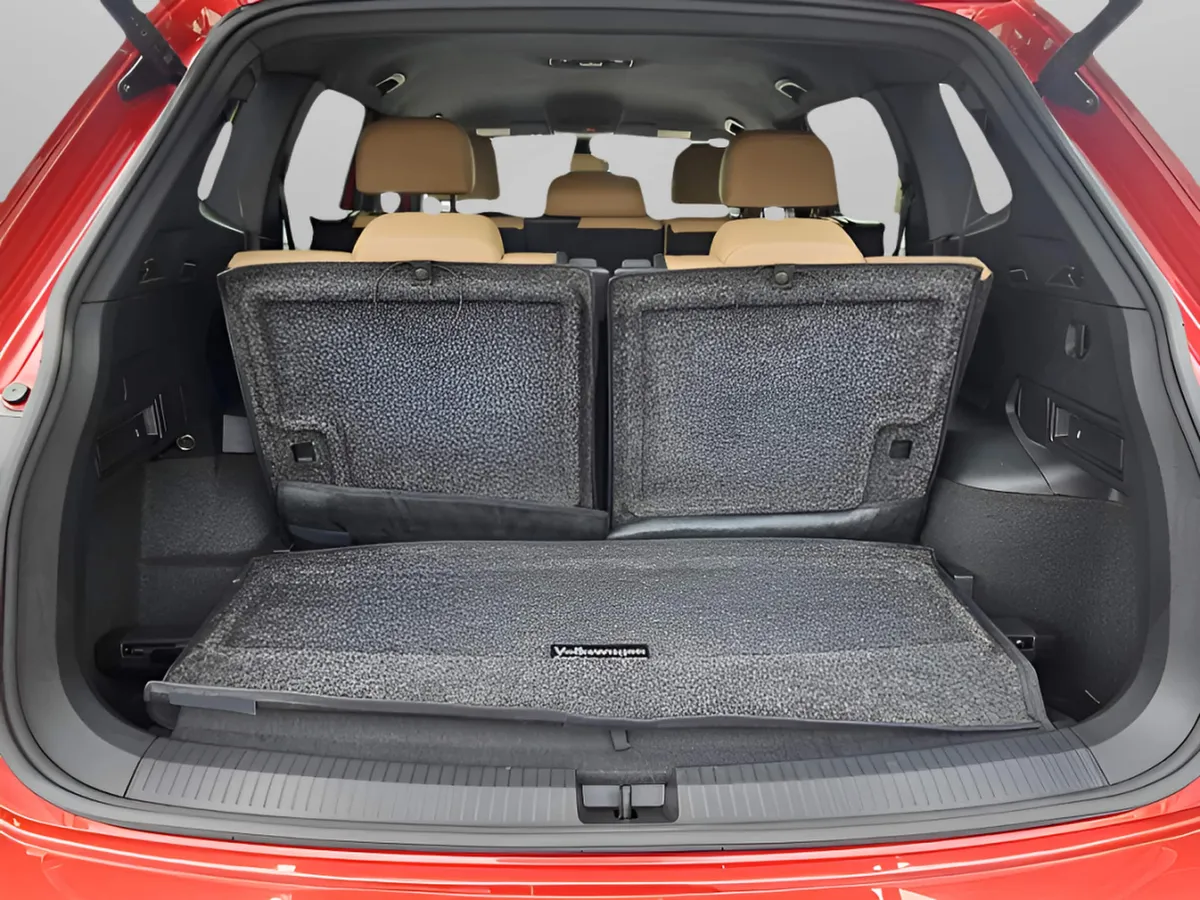 2024 Volkswagen Tiguan SE thumbnail 30