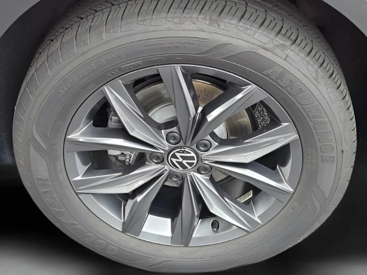 2024 Volkswagen Tiguan SE thumbnail 33