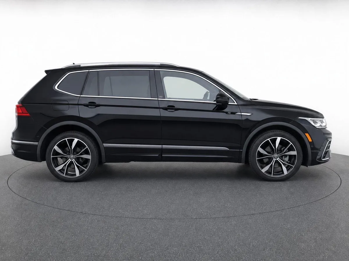 2024 Volkswagen Tiguan SEL R-Line thumbnail 8