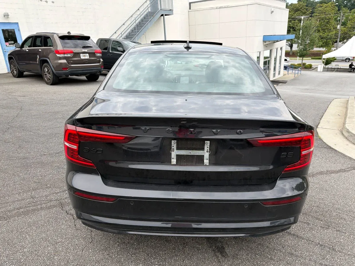 2024 Volvo S60 B5 Plus Black Edition thumbnail 10