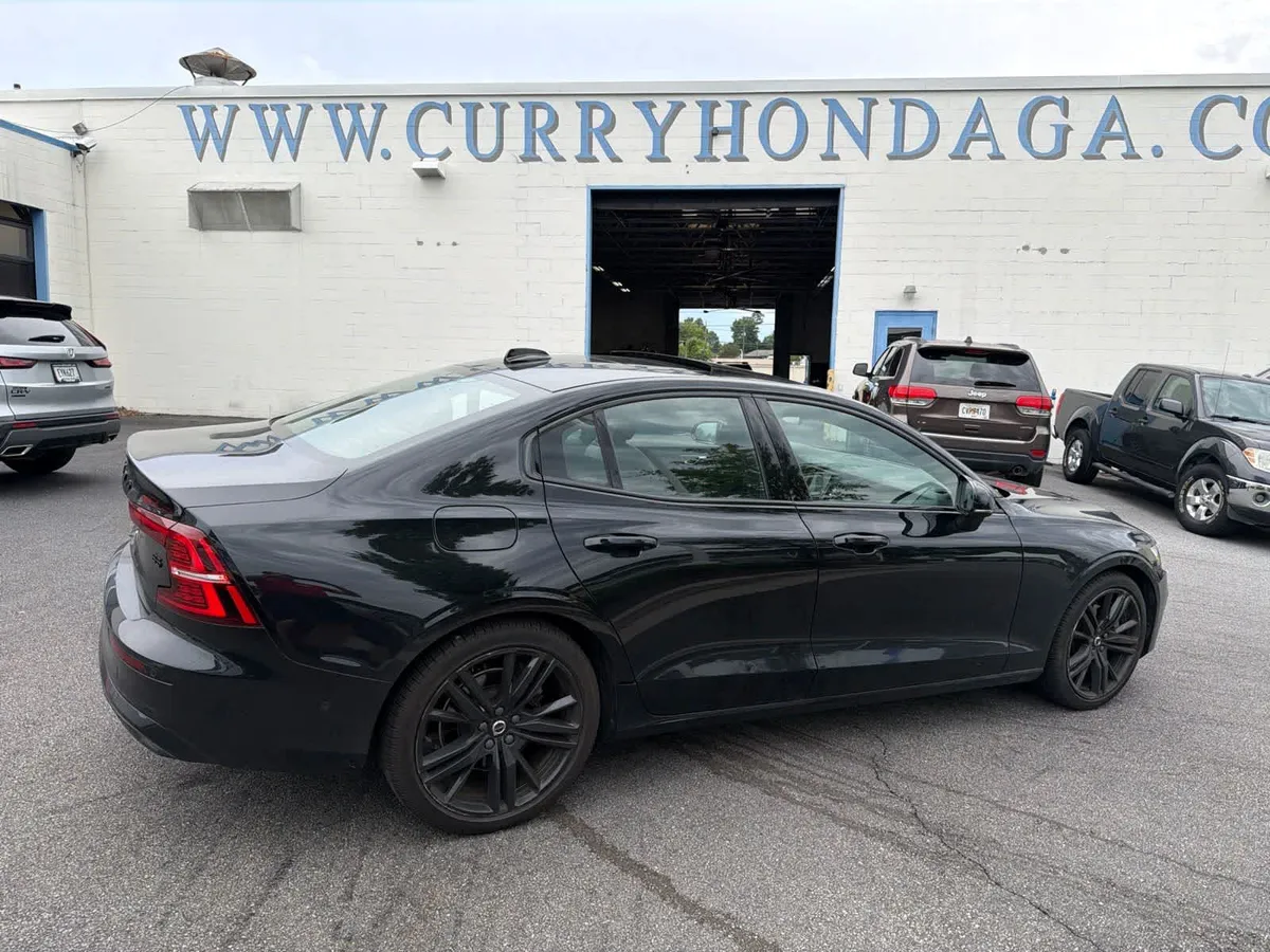 2024 Volvo S60 B5 Plus Black Edition thumbnail 12